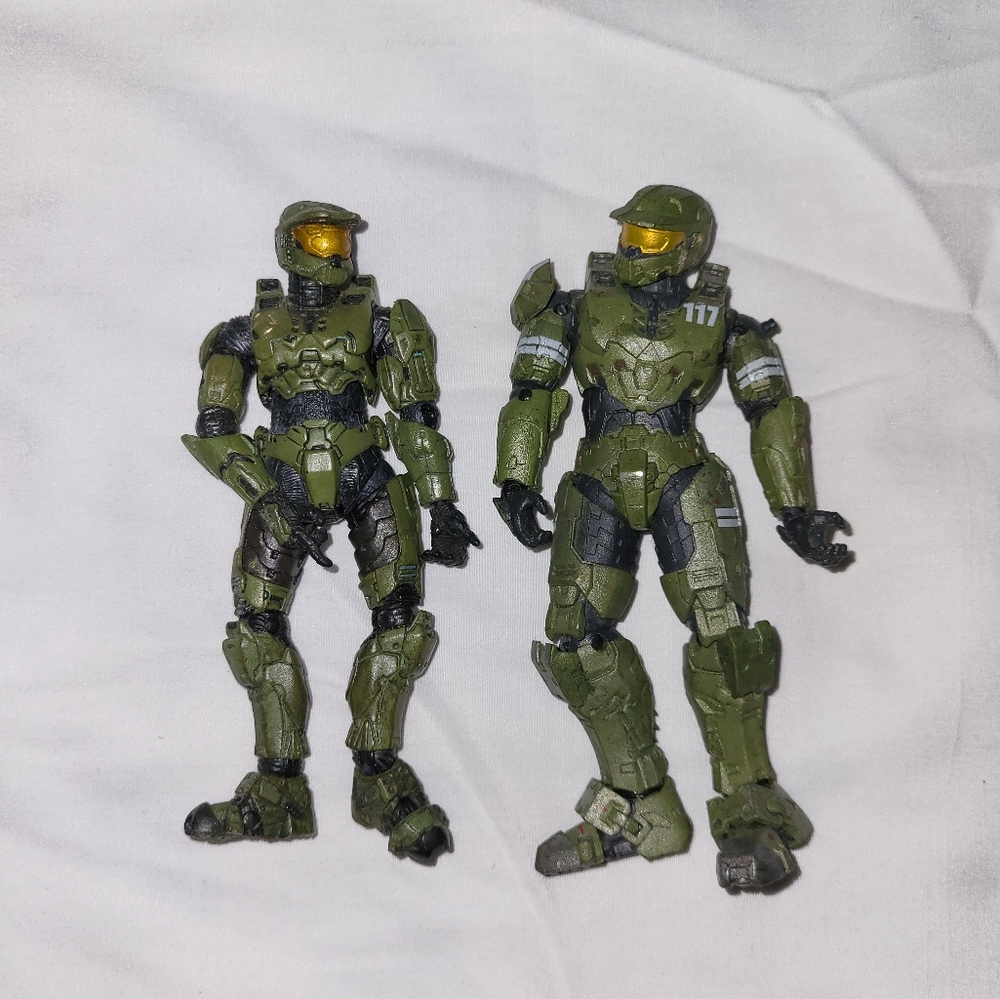 2 Halo Action Figures